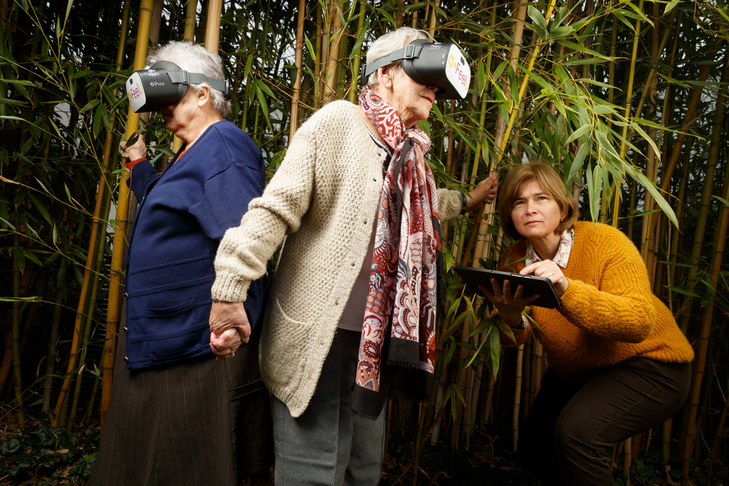 Photo de résidentes dans la Réalité Virtuelle.