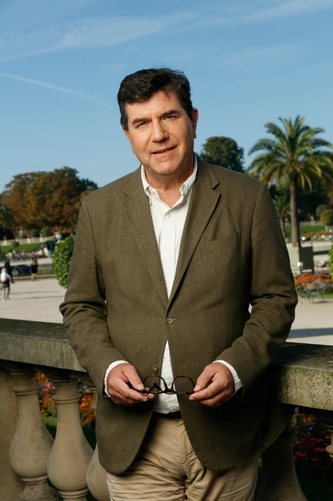 Portrait d’un agent immobilier en extérieur — David Morganti, photographe pour agences immobilières
