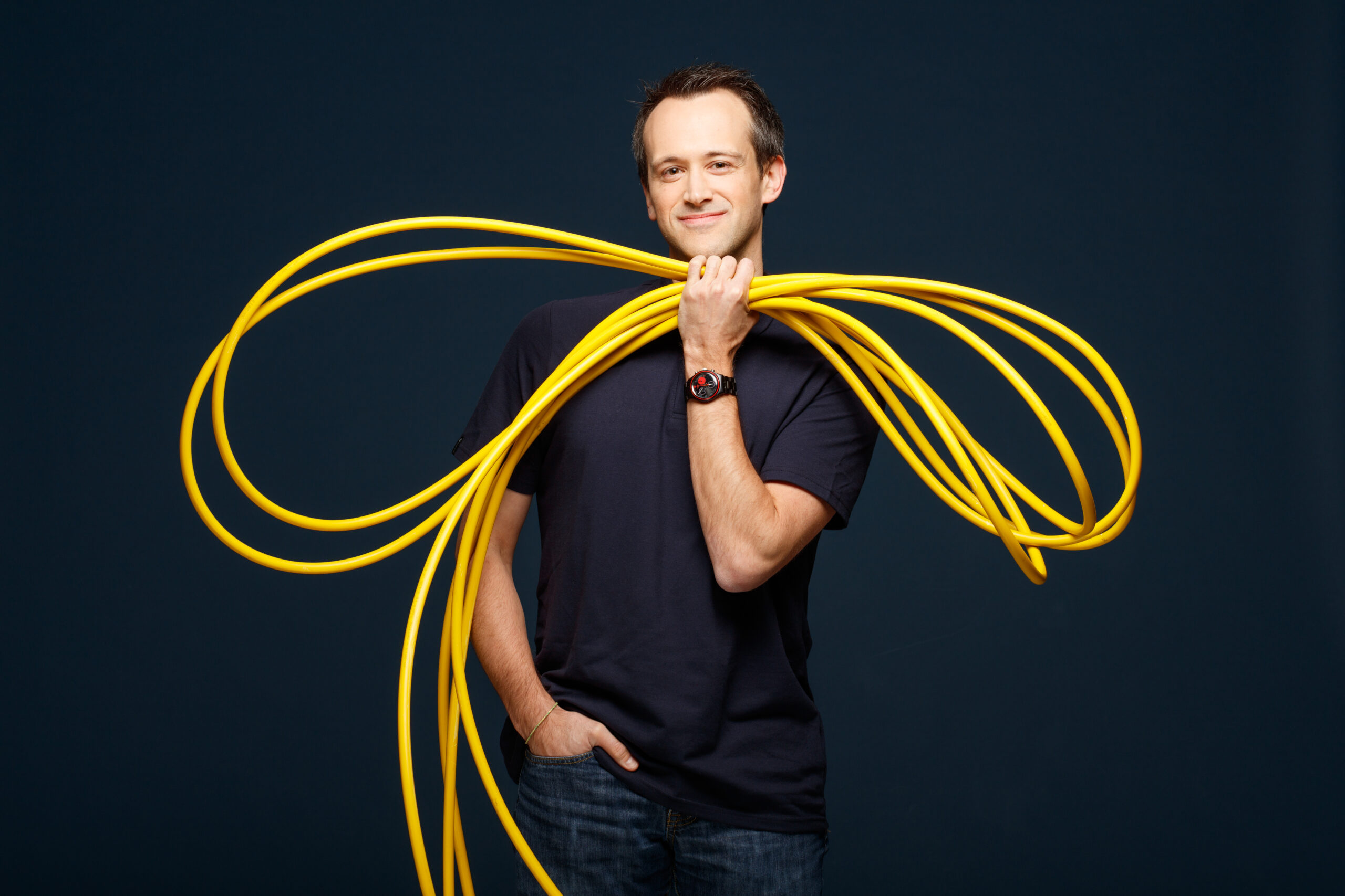 Portrait de collaborateur avec fibre optique — Altitude Infra, photo David Morganti