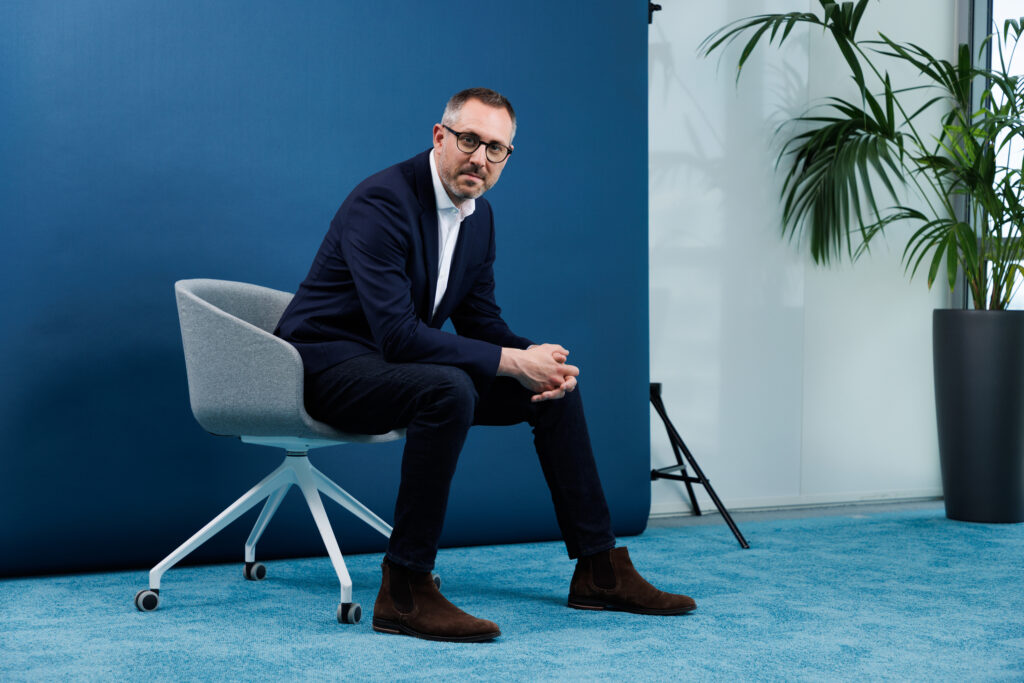 Portrait studio de dirigeant en entreprise — David Morganti, photographe corporate à Rouen