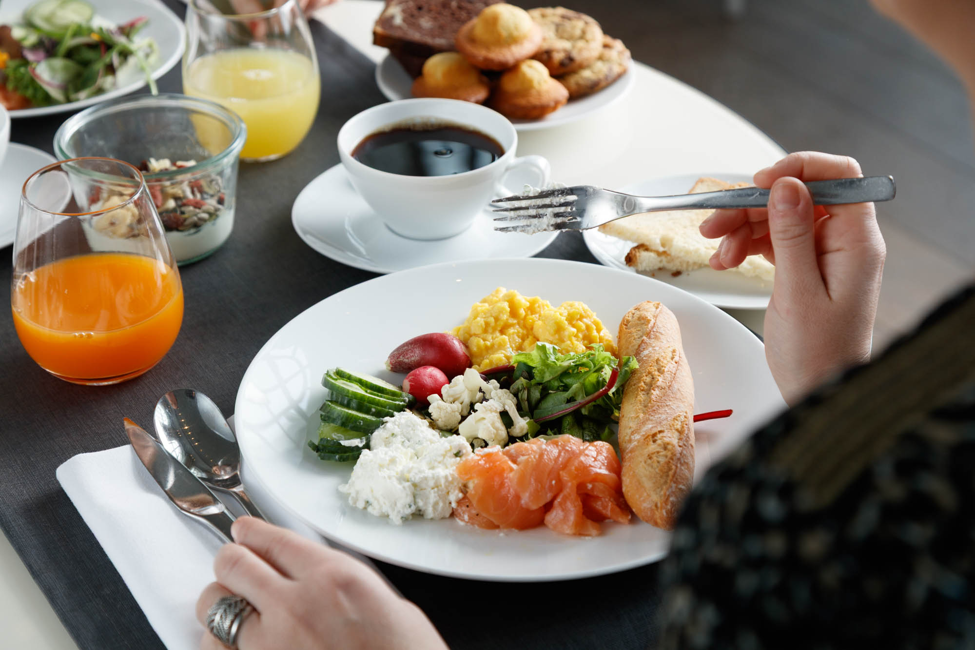 Petit-déjeuner gastronomique servi en salle — Les Cures Marines, Trouville, photo David Morganti