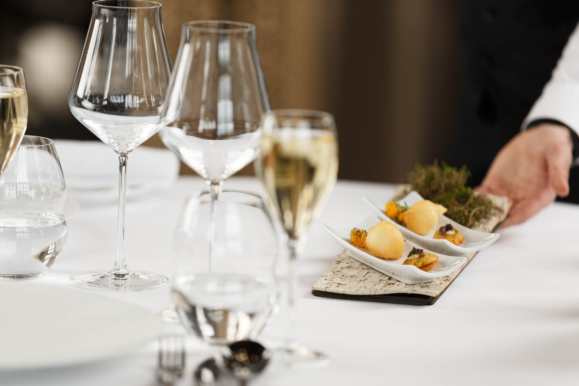Table dressée et mise en bouche — Les Cures Marines, Trouville, photo David Morganti