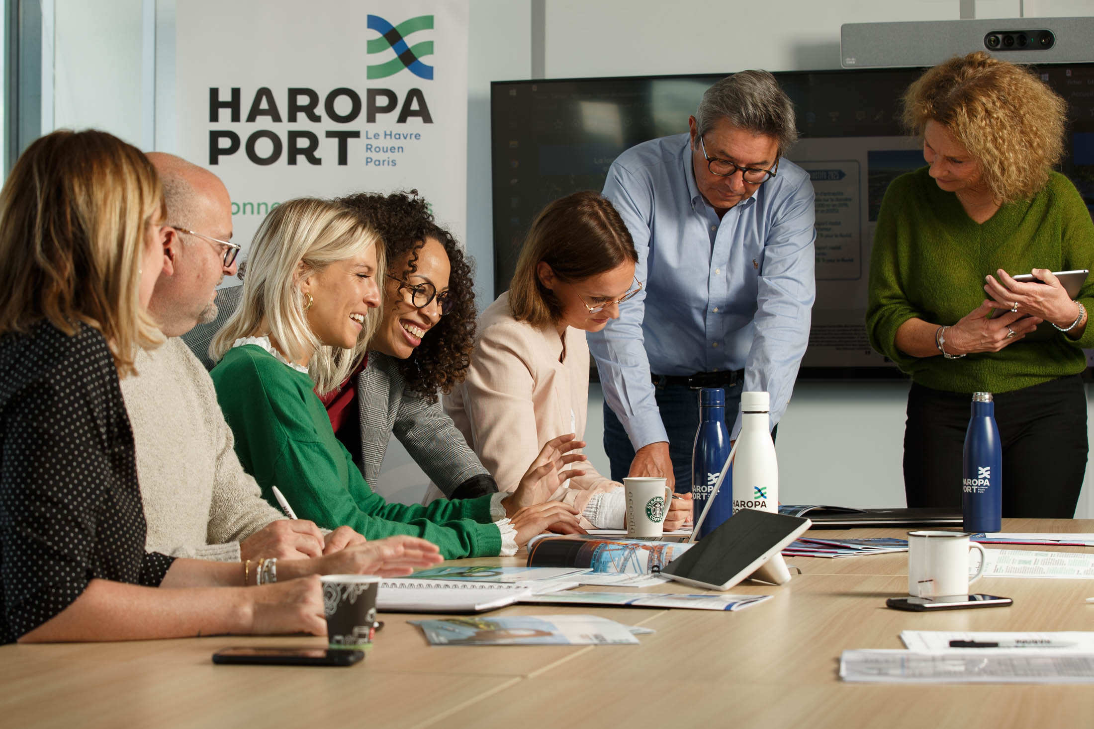 Réunion d’équipe dans les bureaux d’HAROPA PORT au Havre — HAROPA PORT, photo David Morganti