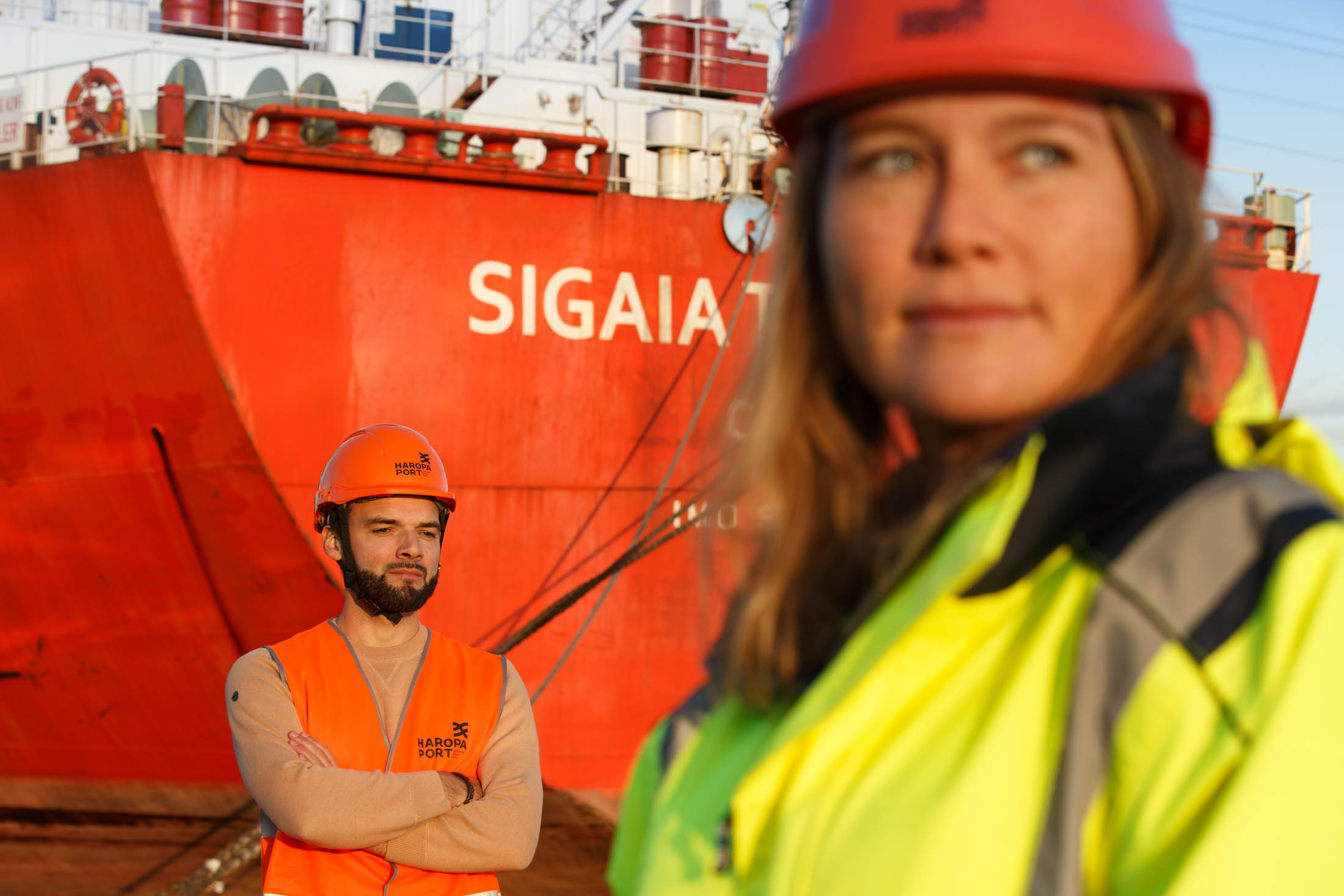 Agents portuaires en équipement de sécurité devant un navire, Le Havre — HAROPA PORT, photo David Morganti