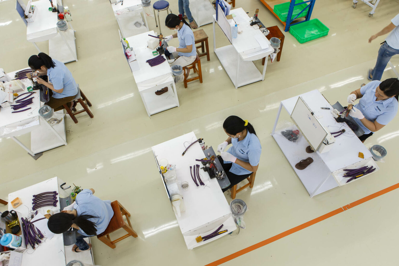 Reportage industriel dans un atelier de maroquinerie au Vietnam — David Morganti, photographe savoir-faire